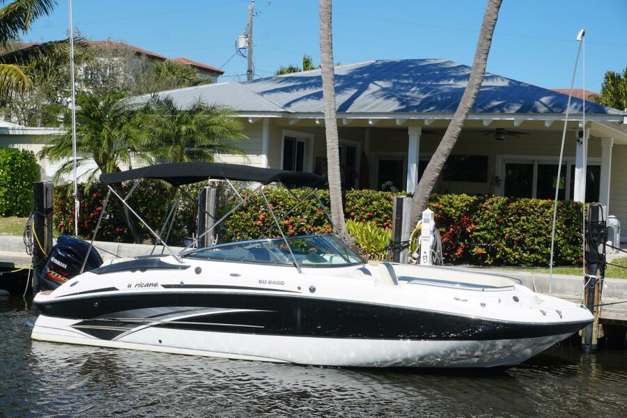 24' 2018 Hurricane SunDeck 2400 OB