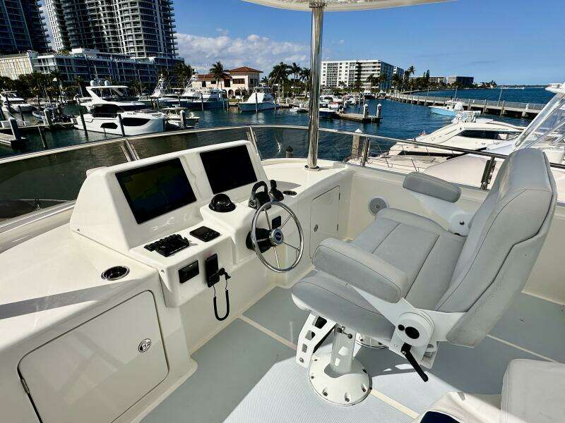 Outer Reef 62 SOUTH  PAWS - Flybridge Helm