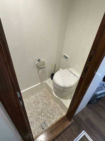 Outer Reef 62 SOUTH  PAWS - Crew Head