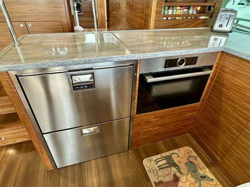 Outer Reef 62 SOUTH  PAWS - Galley