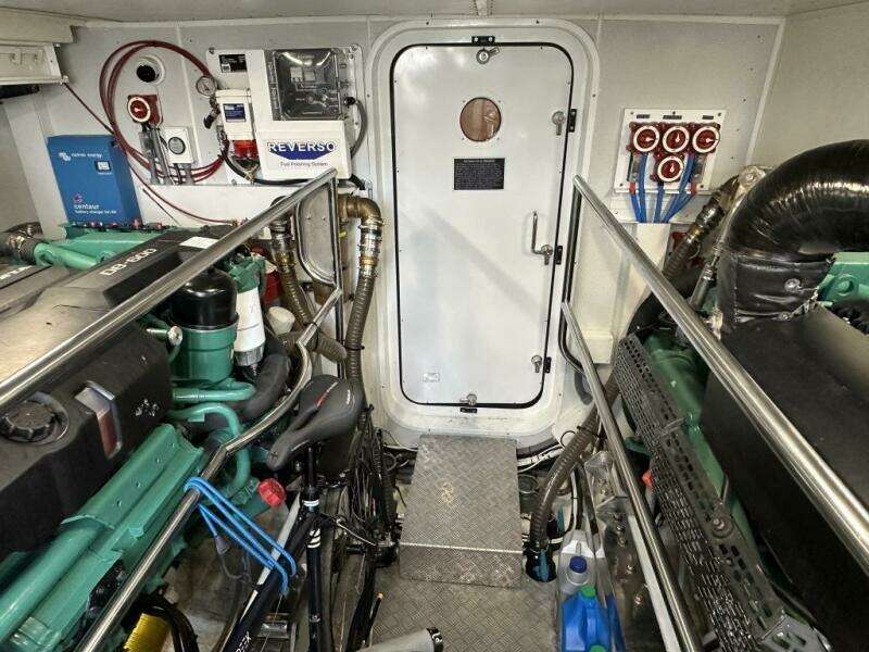 Outer Reef 62 SOUTH  PAWS - Engine Room 