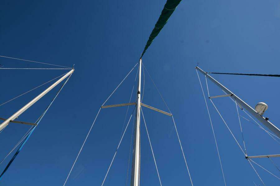 Heals Easily Too 33ft Beneteau Yacht For Sale