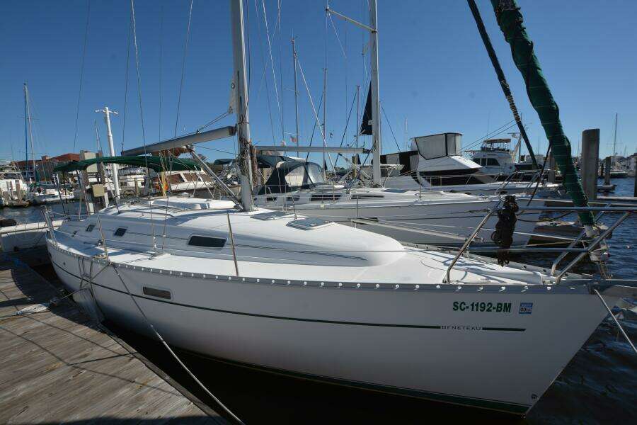 Heals Easily Too 33ft Beneteau Yacht For Sale