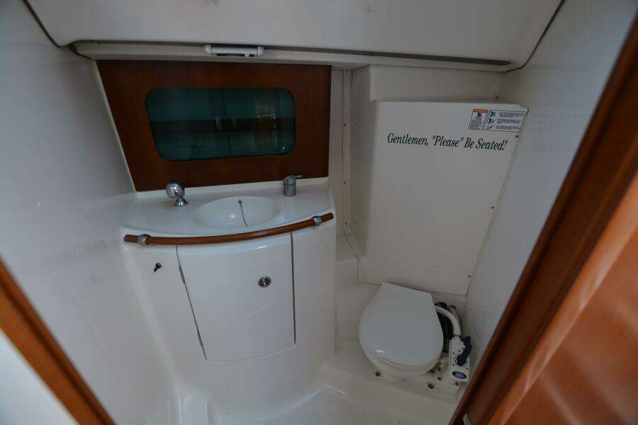 Heals Easily Too 33ft Beneteau Yacht For Sale