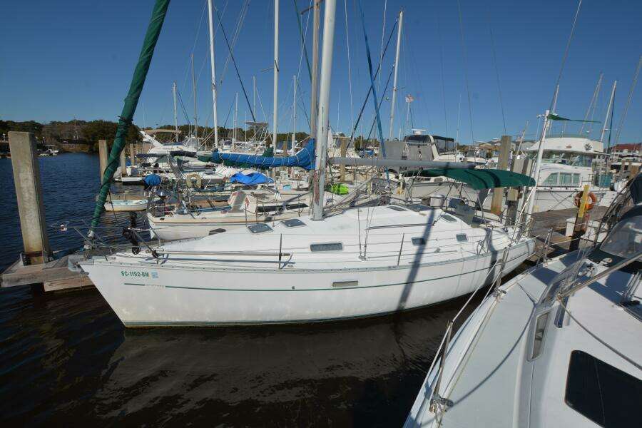Heals Easily Too 33ft Beneteau Yacht For Sale