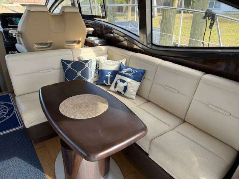 2016 Sea Ray 40 Sundancer - Salon