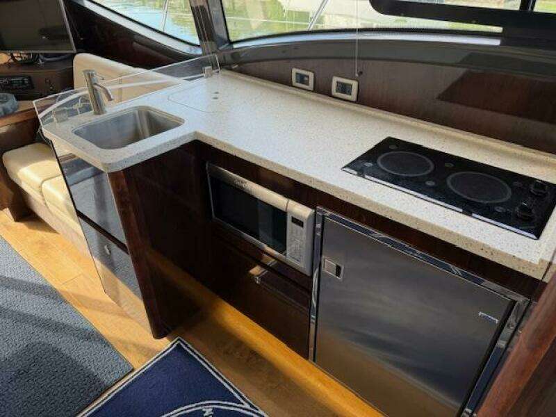2016 Sea Ray 40 Sundancer - Galley