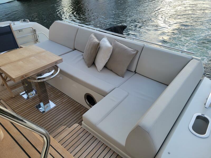 52' 2018 Prestige 