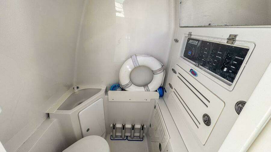 38ft Jupiter Yacht For Sale