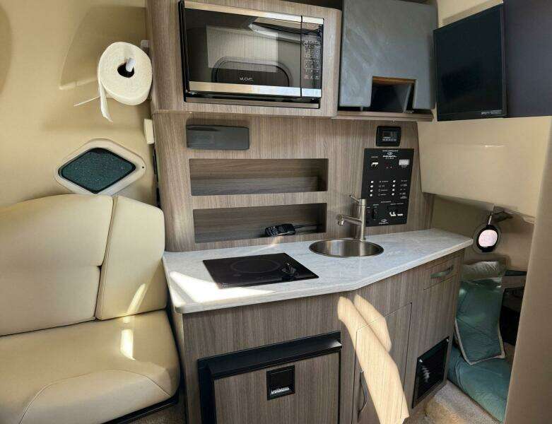 27ft Regal Yacht For Sale