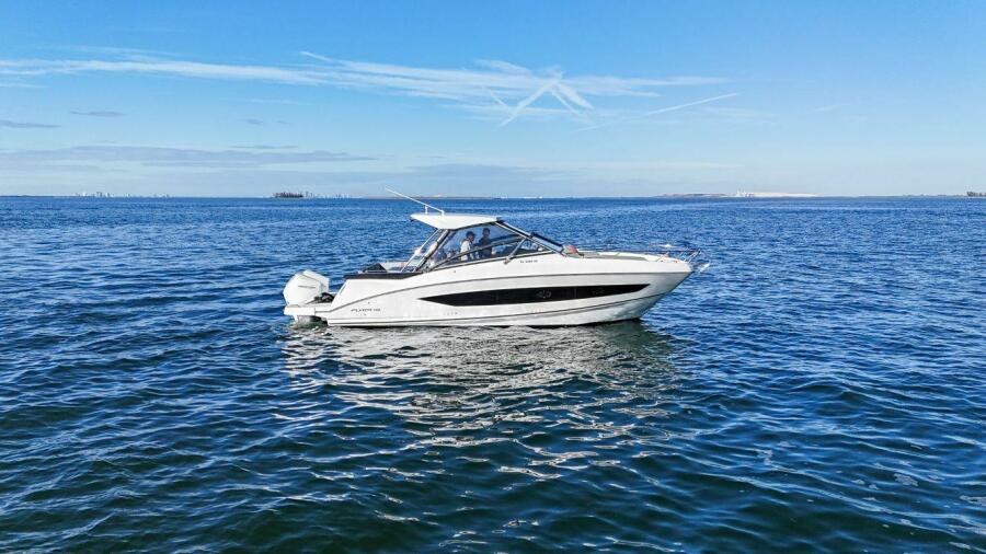 32' 2020 Beneteau Flyer 10