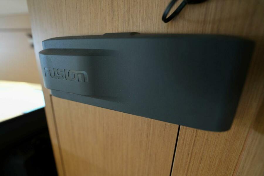 32' 2020 Beneteau Flyer 10