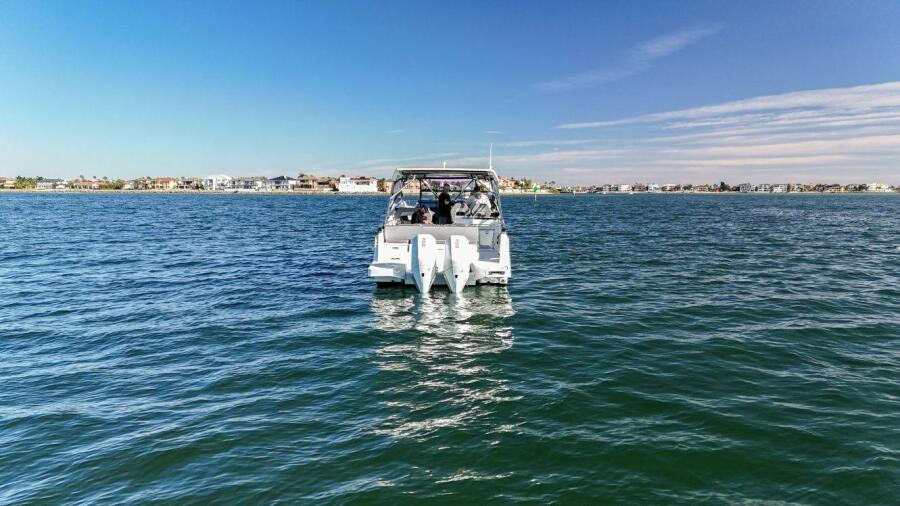 32' 2020 Beneteau Flyer 10