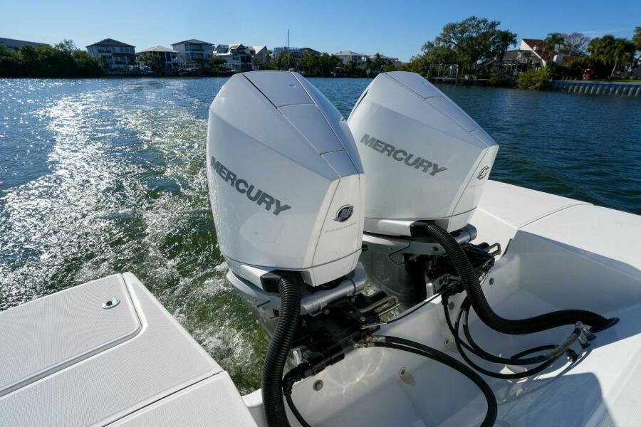 32' 2020 Beneteau Flyer 10