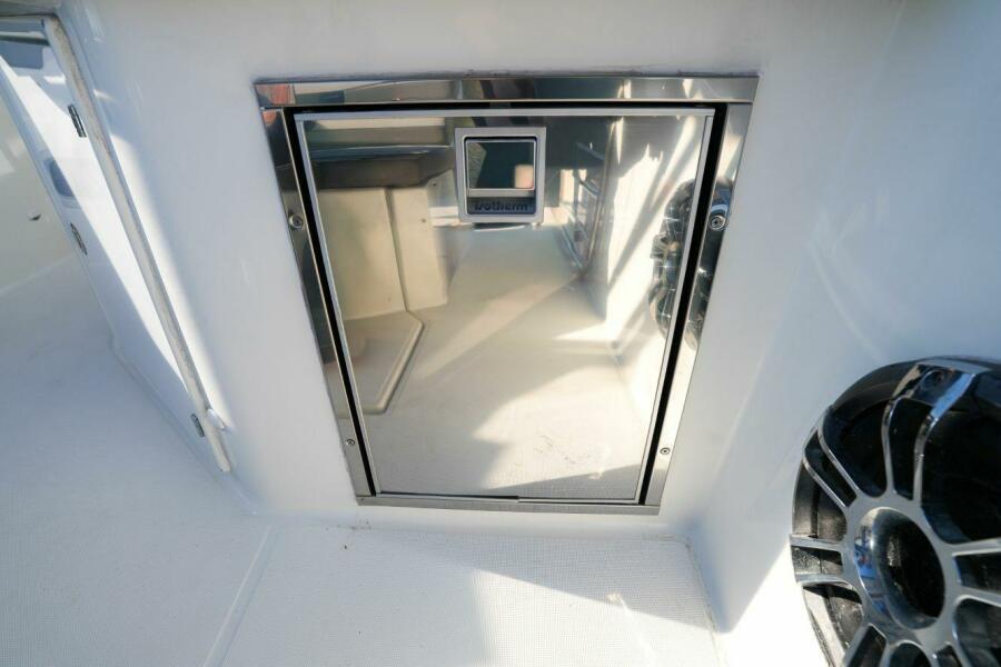 32' 2020 Beneteau Flyer 10