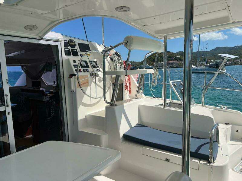 DREAMWEAVER 39ft Robertson  amp  Caine Yacht For Sale