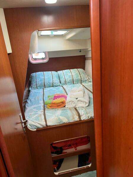 DREAMWEAVER 39ft Robertson  amp  Caine Yacht For Sale