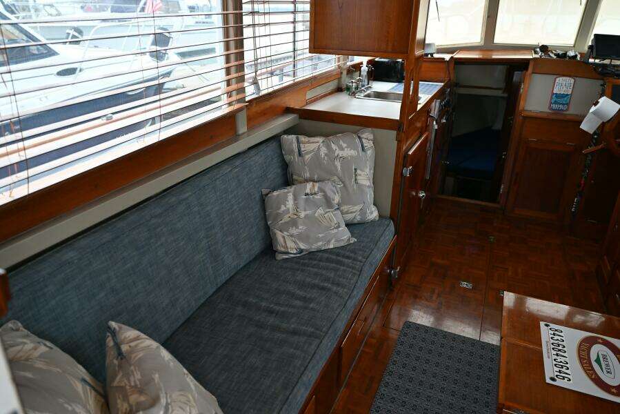 32ft Grand Banks Yacht For Sale