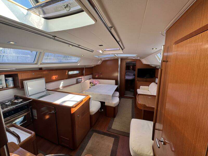 49ft Beneteau Yacht For Sale