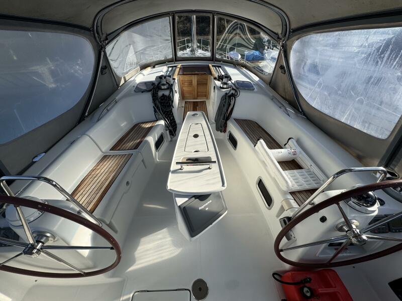 49' 2009 Beneteau 49