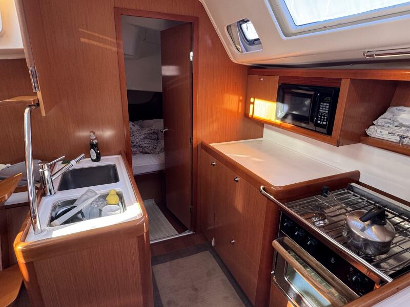 49' 2009 Beneteau 49
