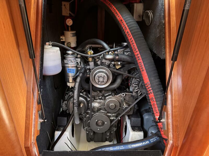 49' 2009 Beneteau 49