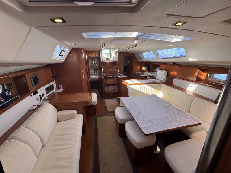 49' 2009 Beneteau 49