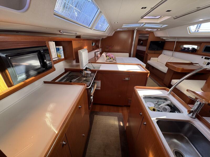 49' 2009 Beneteau 49