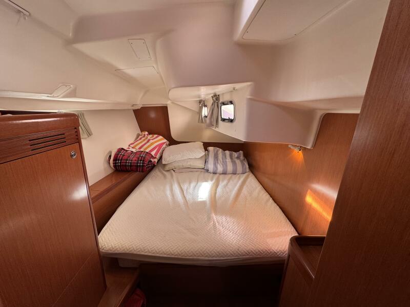 49' 2009 Beneteau 49