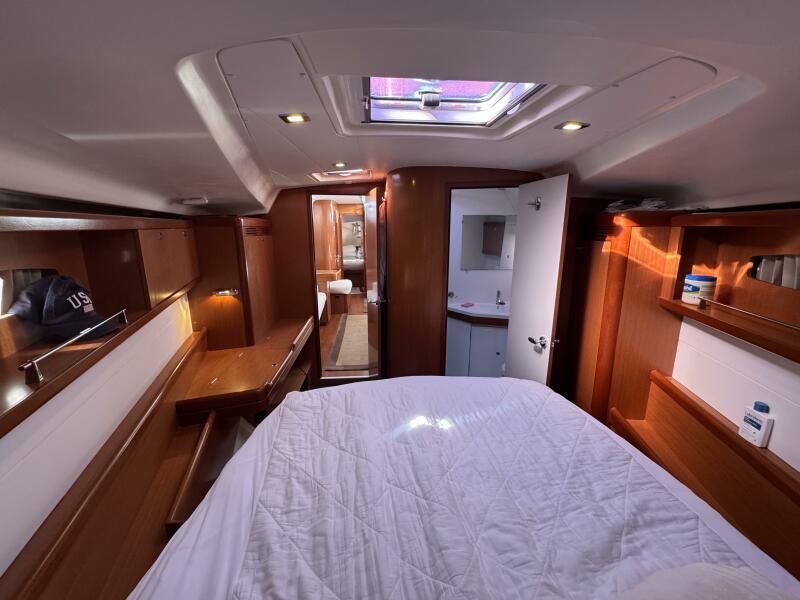 49' 2009 Beneteau 49