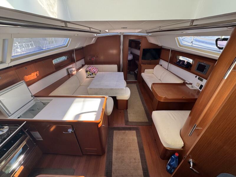 49' 2009 Beneteau 49
