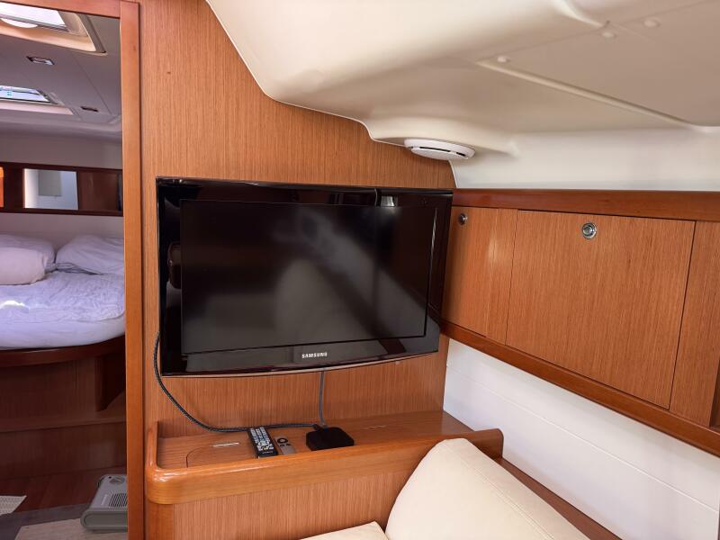 49' 2009 Beneteau 49