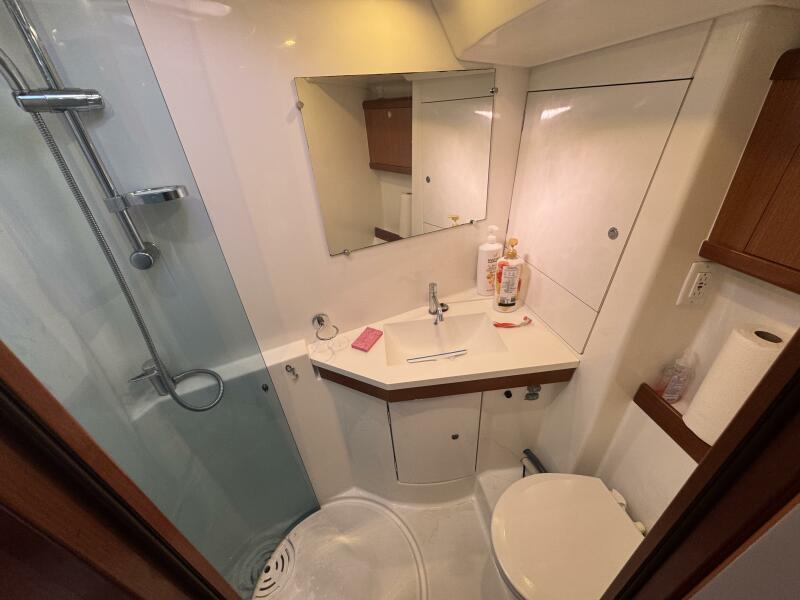 49' 2009 Beneteau 49