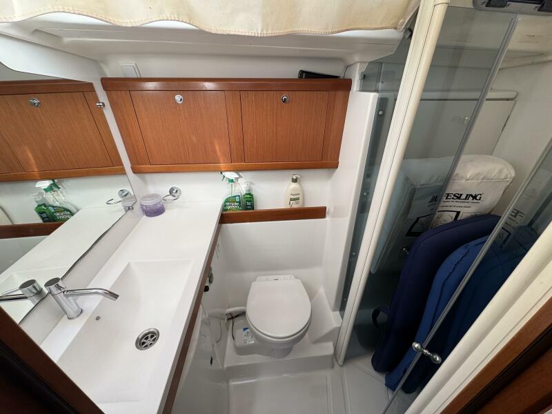 49' 2009 Beneteau 49