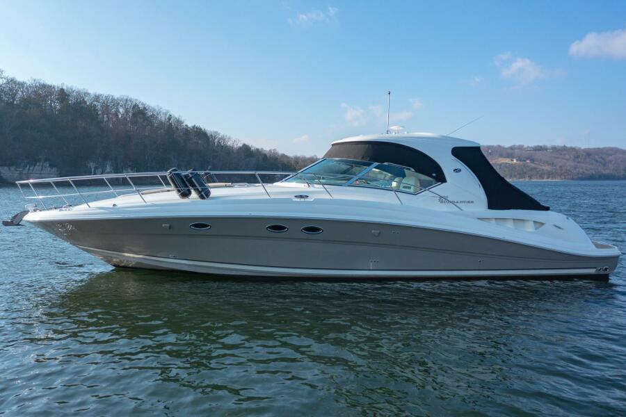 44' 2005 Sea Ray 