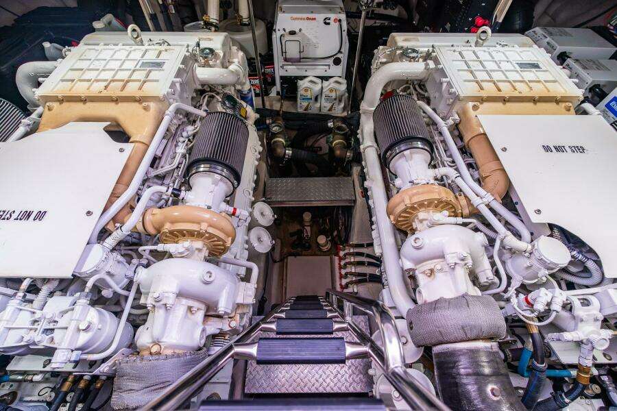 Sea Breeze 60ft Sea Ray Yacht For Sale