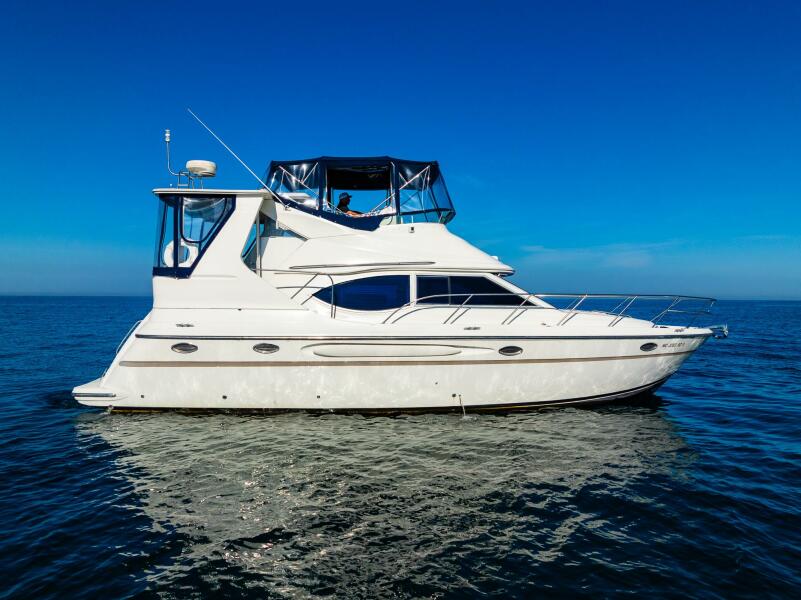 41' 1999 Maxum 4100 SCA Motor Yacht