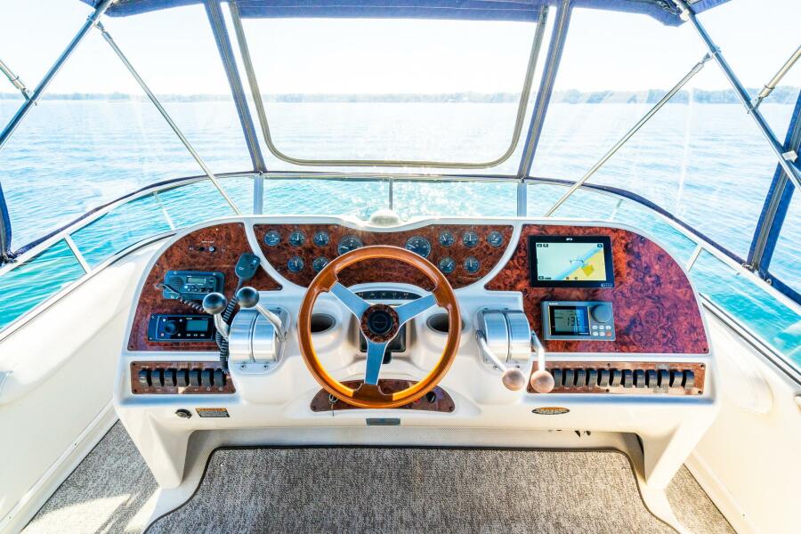 41' 1999 Maxum 4100 SCA Motor Yacht