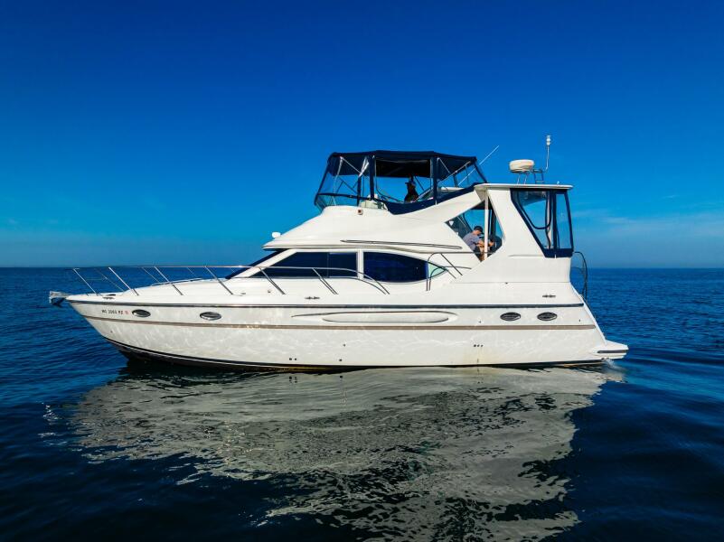 41' 1999 Maxum 4100 SCA Motor Yacht