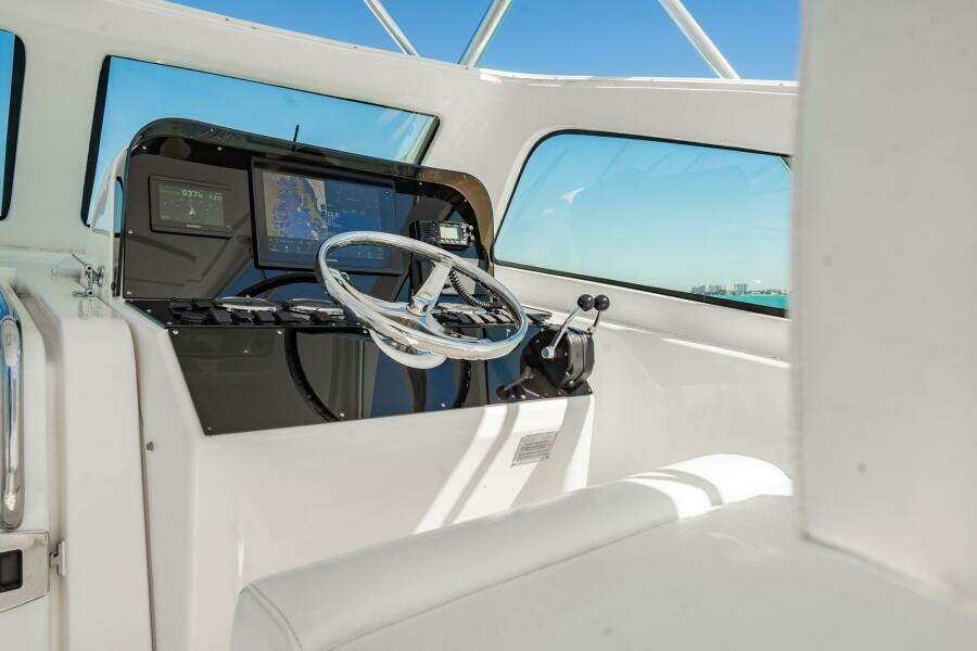 32ft Luhrs Yacht For Sale