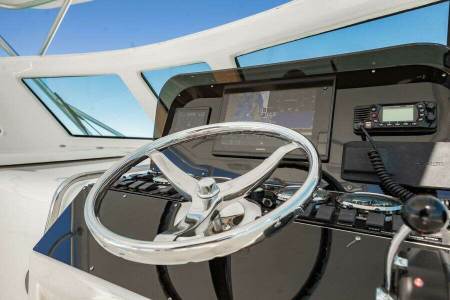 32ft Luhrs Yacht For Sale