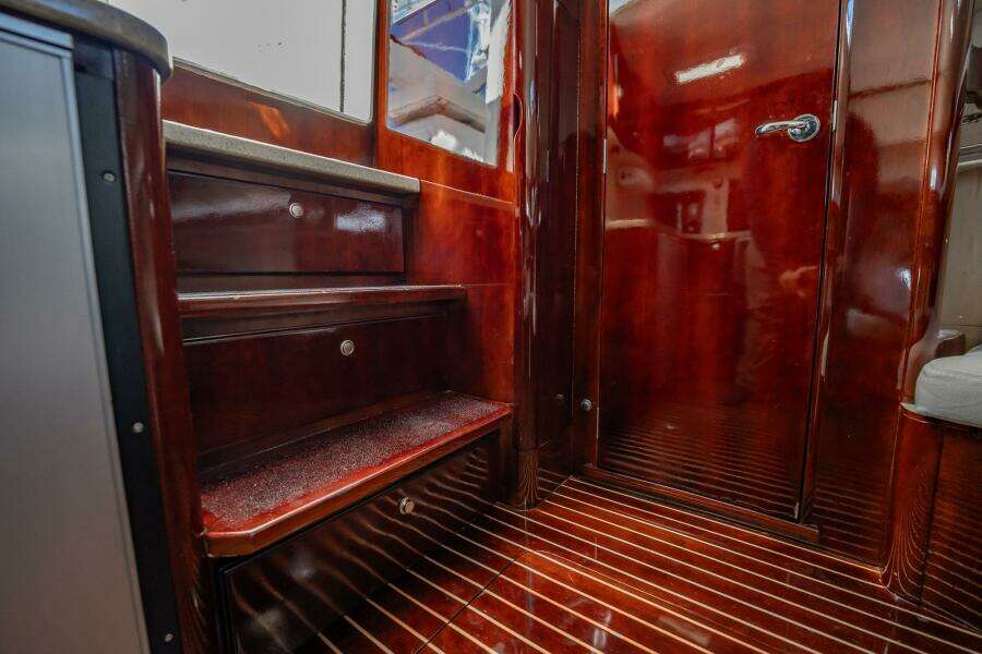 32ft Luhrs Yacht For Sale