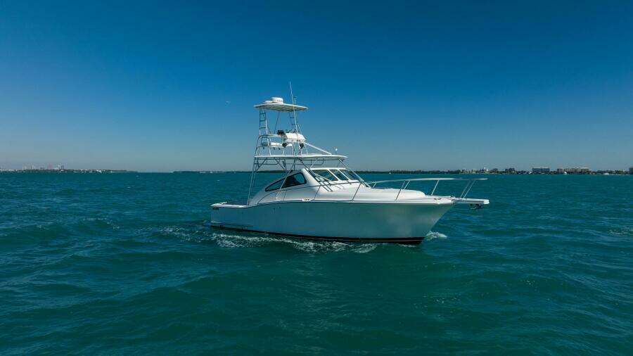 32ft Luhrs Yacht For Sale