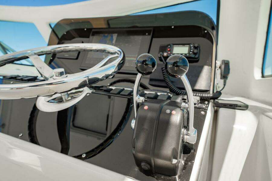 32ft Luhrs Yacht For Sale