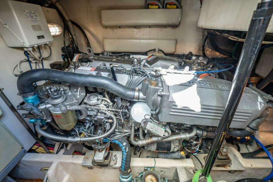 32ft Luhrs Yacht For Sale