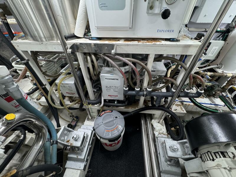 55' 2004 Altima 55 Pilothouse