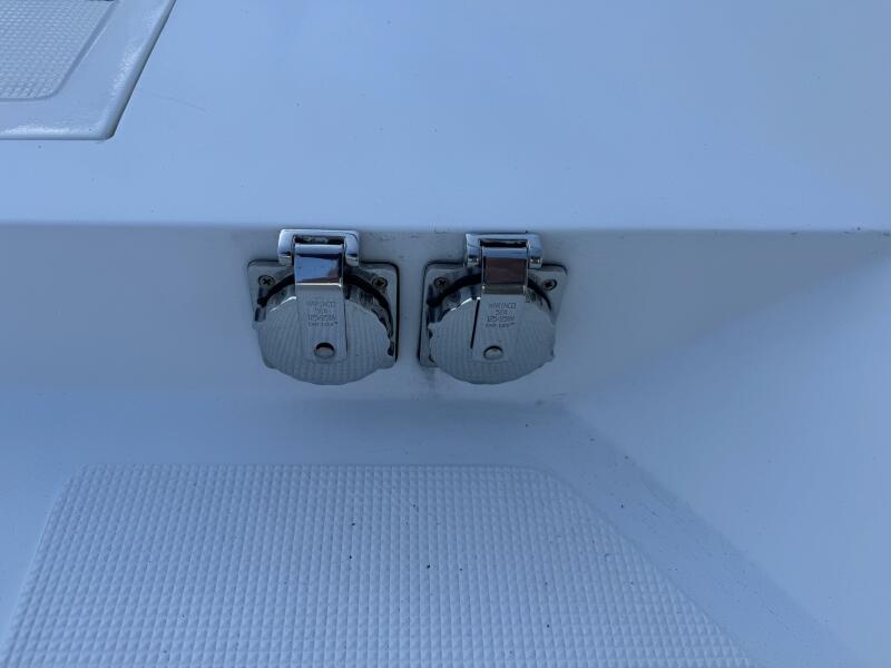 55' 2004 Altima 55 Pilothouse