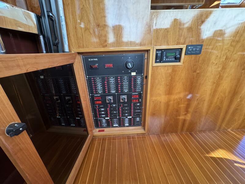 55' 2004 Altima 55 Pilothouse