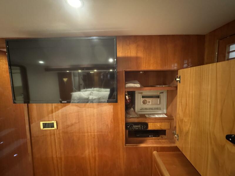 55' 2004 Altima 55 Pilothouse