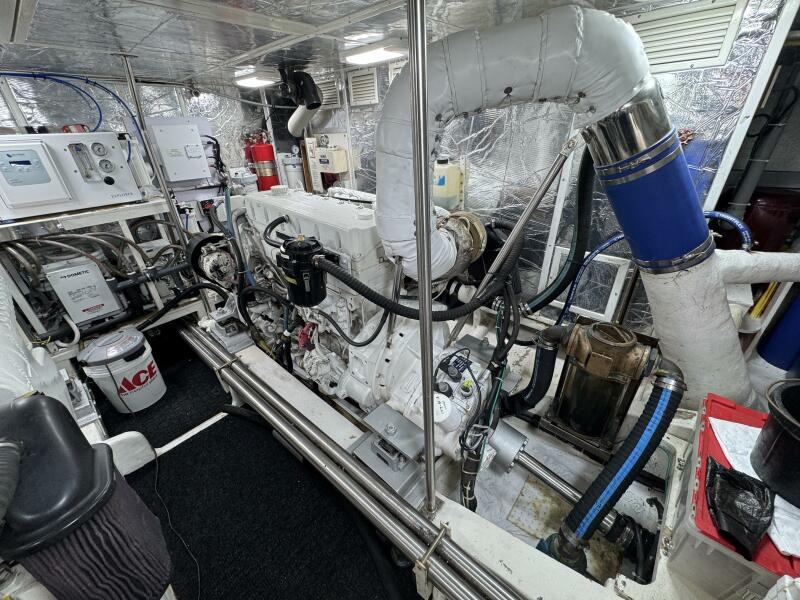 55' 2004 Altima 55 Pilothouse